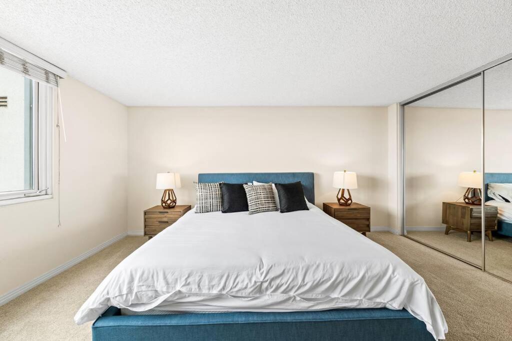 Smoky Quartz -marina View Spacious 3br Near Yacht Club Apartamento
